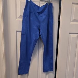 CVG blue unicorn shadow Womans Medium capri length leggings CUTE!💙💙